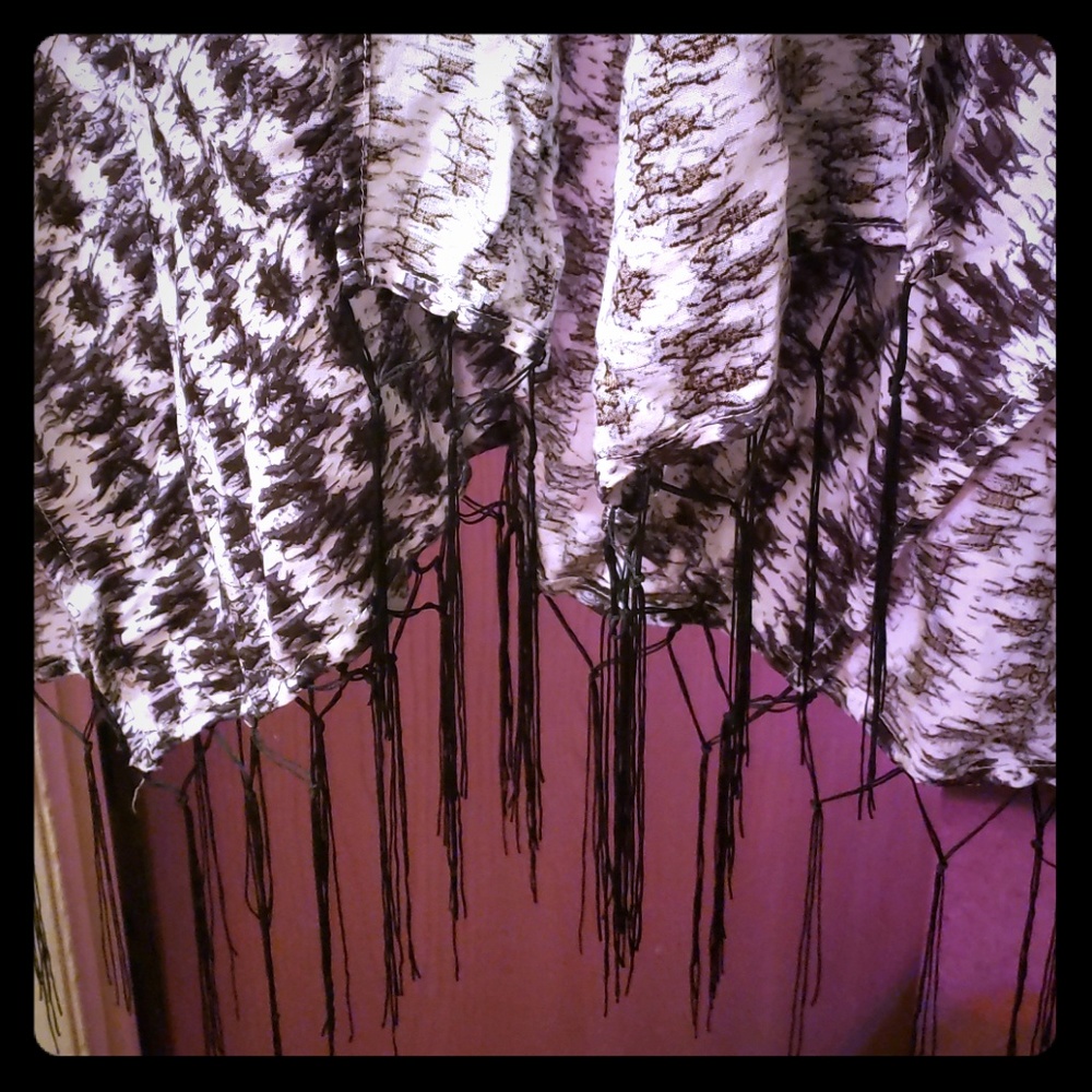 Black and white pattern shawl